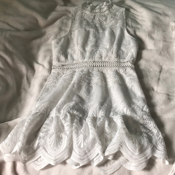 White dress - Picture 1 of 3